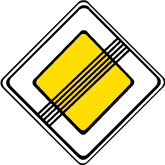 Дорожный знак 2.2